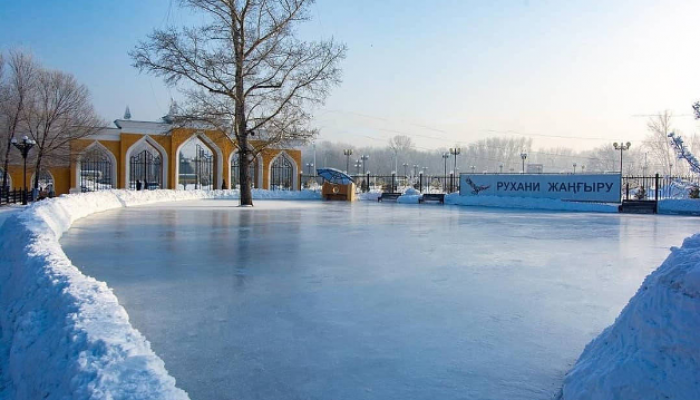 Ice rink in the Left Bank Park