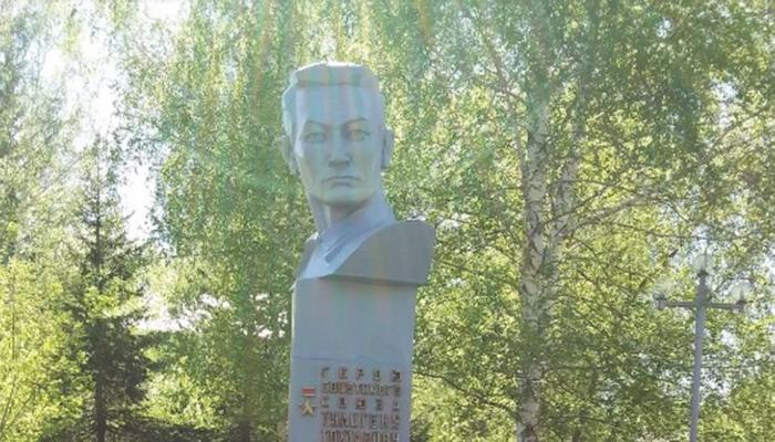 Monument to Tolegen Tokhtarov